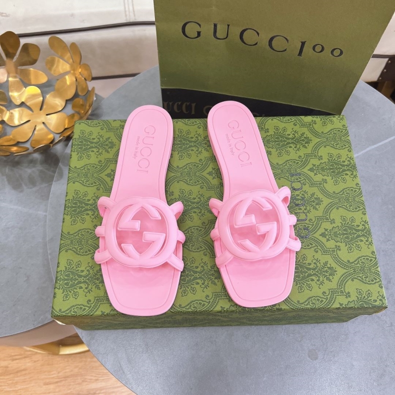 G*u*i slippers